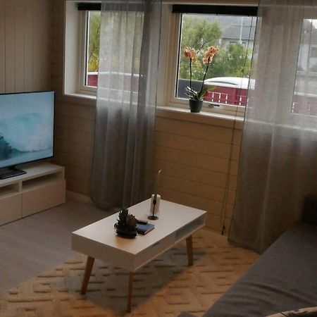 Nyrenovert Leilighet Med Gratis Parkering Leknes Eksteriør bilde