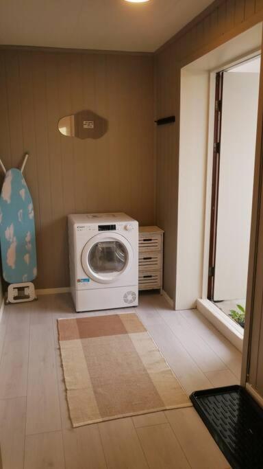 Nyrenovert Leilighet Med Gratis Parkering Leknes Eksteriør bilde